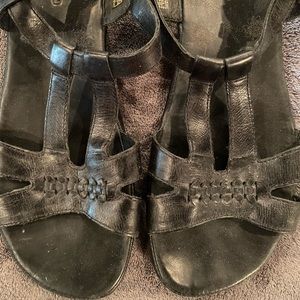 Keen Black Sandal! walking comfort 8.5